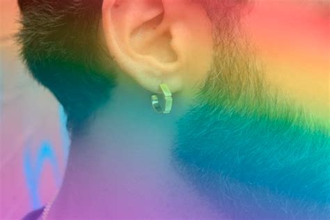 cual es la oreja gay|qué significa tener un arete en la oreja izquierda